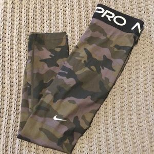 NIKE PRO CAMO LEGGINGS (S)